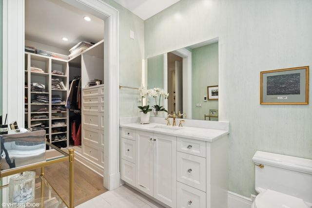 $3,950,000 | 727 North McKinley Road, Unit 100, Lake Forest, IL 60045