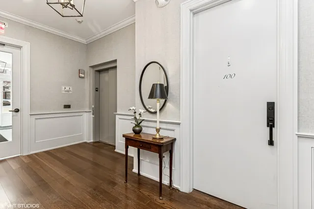 $3,950,000 | 727 North McKinley Road, Unit 100, Lake Forest, IL 60045