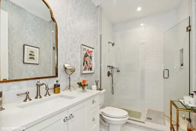 $3,950,000 | 727 North McKinley Road, Unit 100, Lake Forest, IL 60045