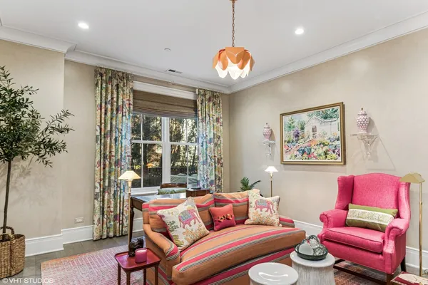 $3,950,000 | 727 North McKinley Road, Unit 100, Lake Forest, IL 60045
