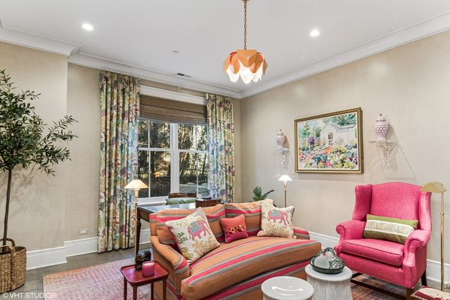 $3,950,000 | 727 North McKinley Road, Unit 100, Lake Forest, IL 60045