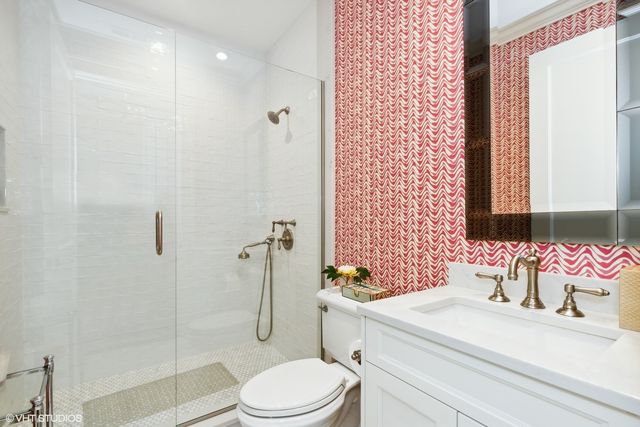 $3,950,000 | 727 North McKinley Road, Unit 100, Lake Forest, IL 60045