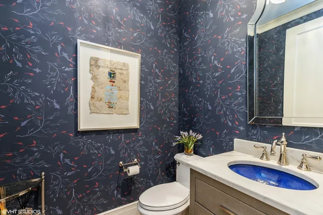 $3,950,000 | 727 North McKinley Road, Unit 100, Lake Forest, IL 60045