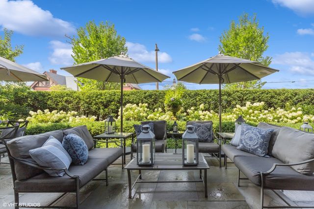 $3,950,000 | 727 North McKinley Road, Unit 100, Lake Forest, IL 60045