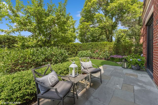 $3,950,000 | 727 North McKinley Road, Unit 100, Lake Forest, IL 60045