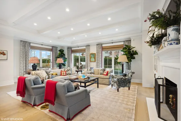 $3,950,000 | 727 North McKinley Road, Unit 100, Lake Forest, IL 60045