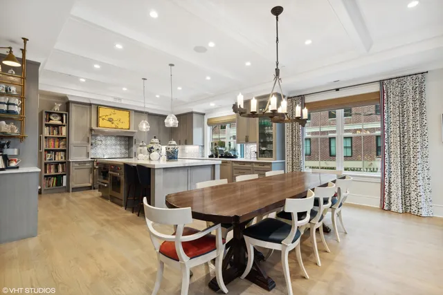 $3,950,000 | 727 North McKinley Road, Unit 100, Lake Forest, IL 60045