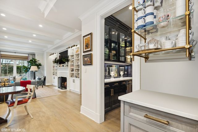 $3,950,000 | 727 North McKinley Road, Unit 100, Lake Forest, IL 60045