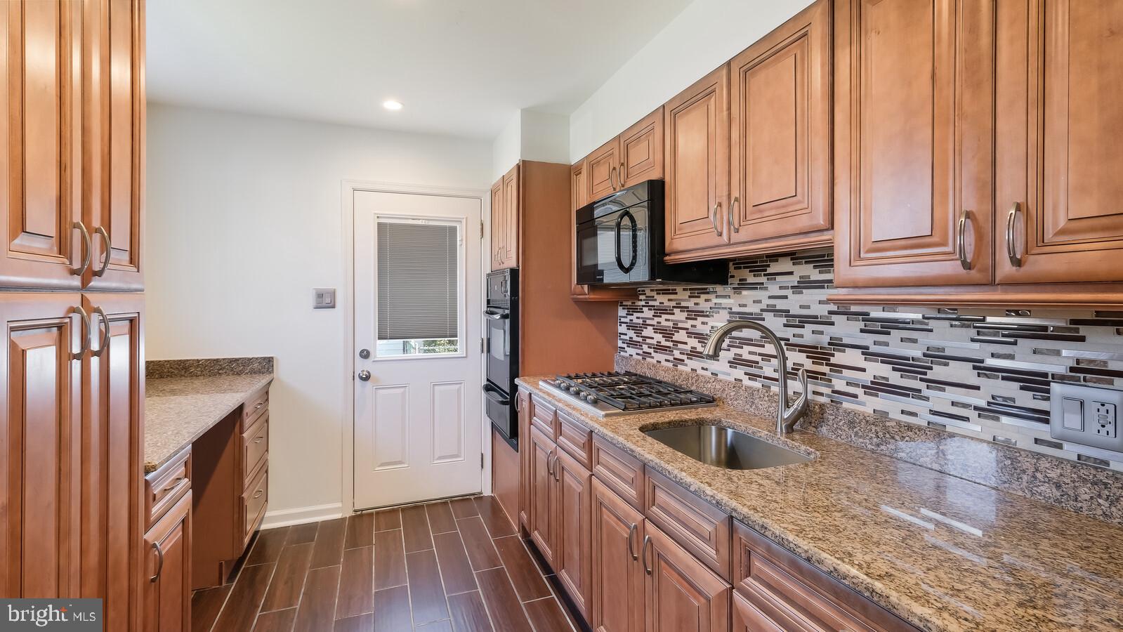 708 Cypress Road Warminster, PA 18974 - Photo 18 of 30 Gourmet Kitchen