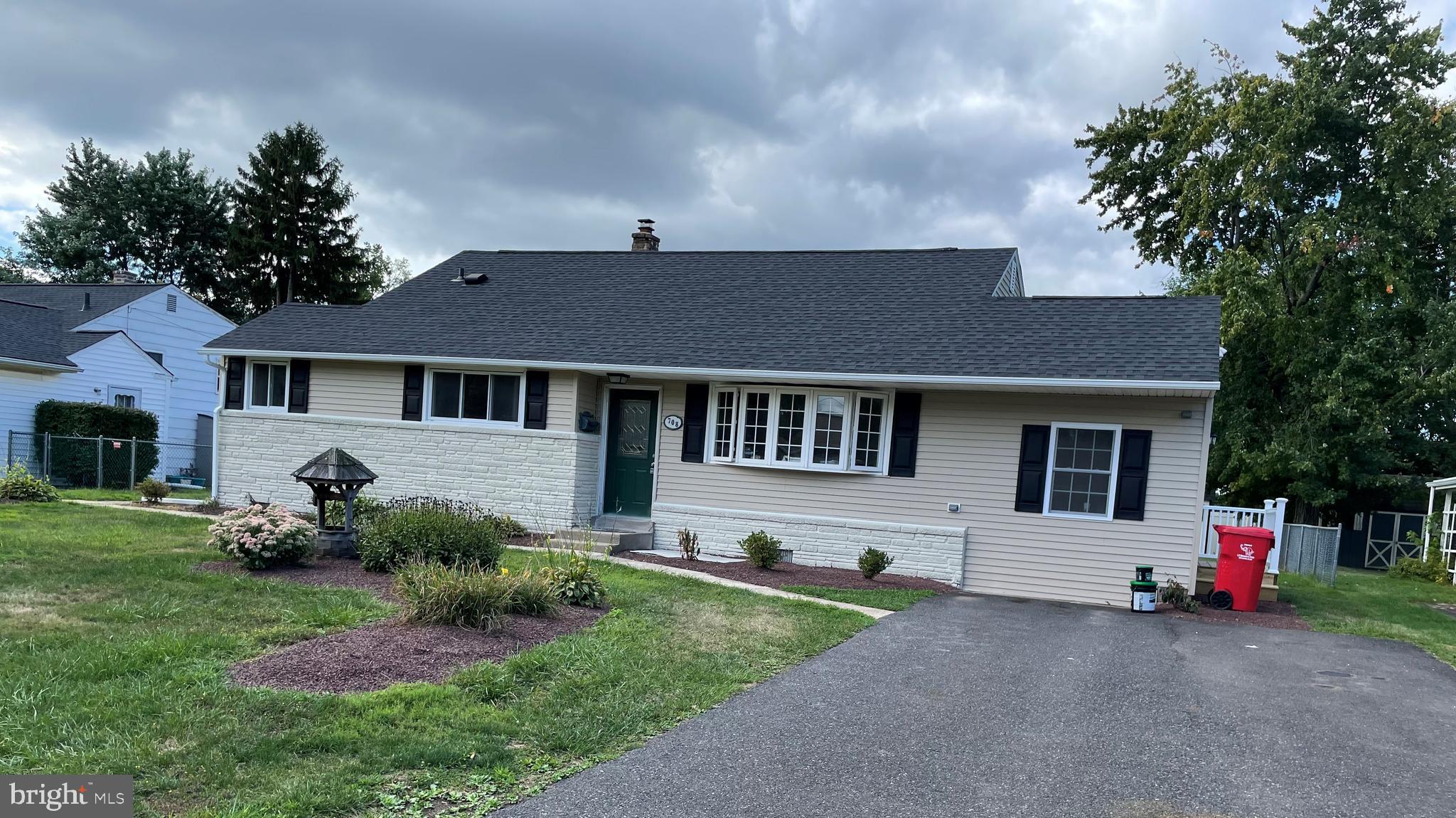 708 Cypress Road Warminster, PA 18974 - Photo 2 of 30
