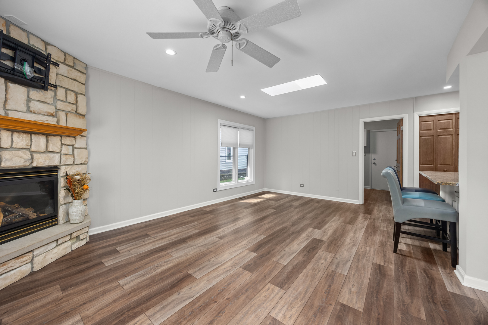 1505 Chartwell Road Hoffman Estates, IL 60169 - Photo 15 of 38