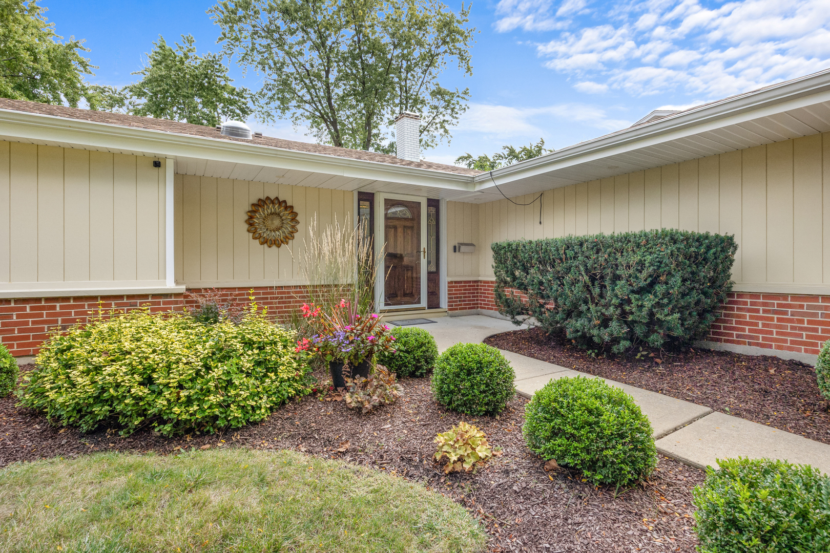 1505 Chartwell Road Hoffman Estates, IL 60169 - Photo 2 of 38
