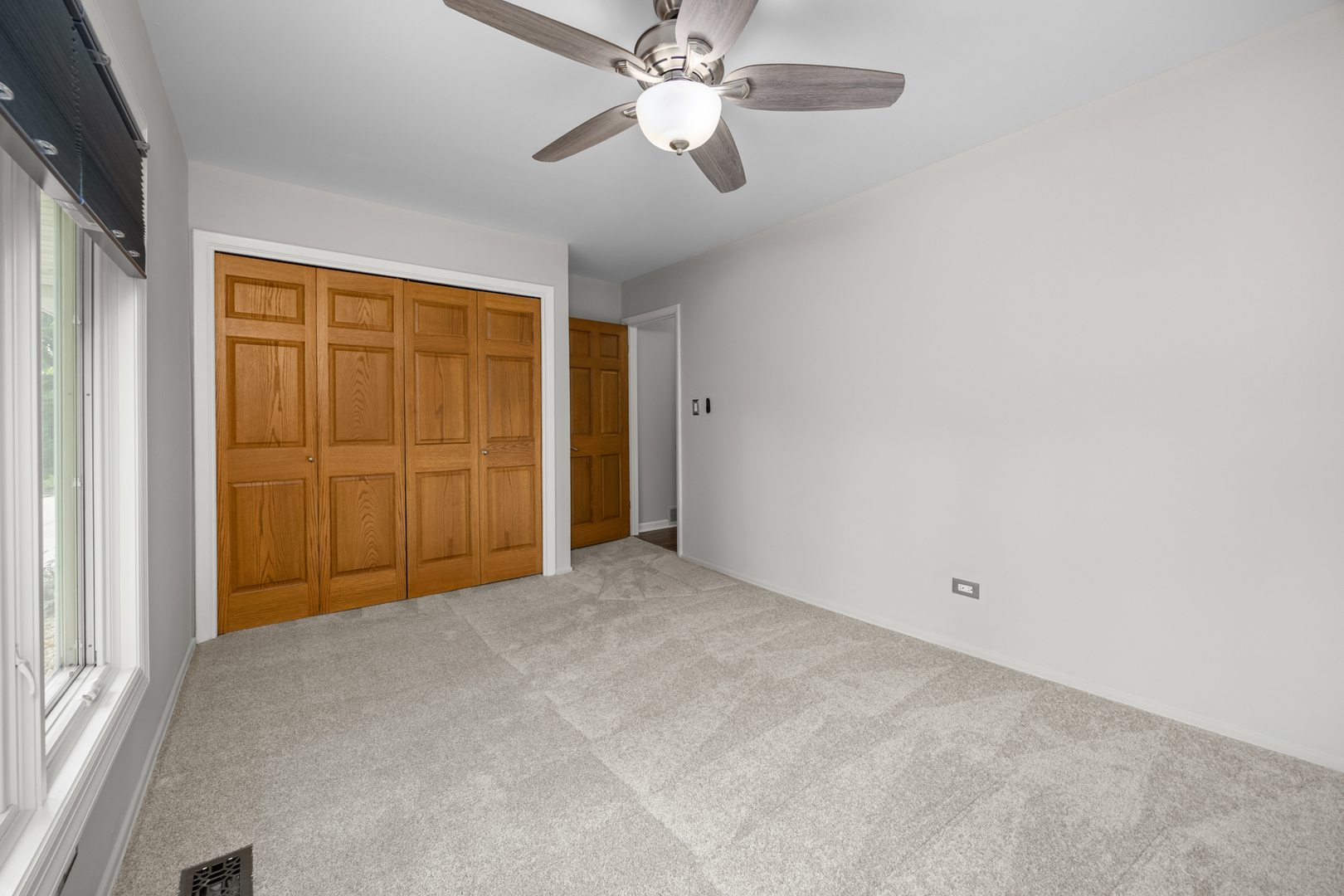 1505 Chartwell Road Hoffman Estates, IL 60169 - Photo 23 of 38 a view of empty room with ceiling fan
