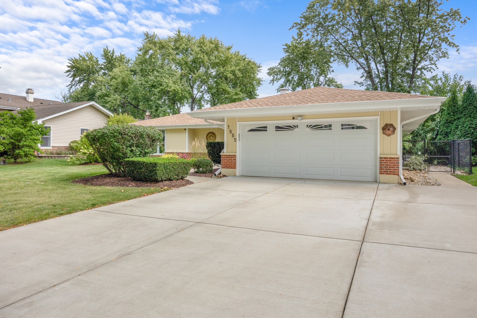 1505 Chartwell Road Hoffman Estates, IL 60169 - Photo 3 of 38 a view of a house with a outdoor space