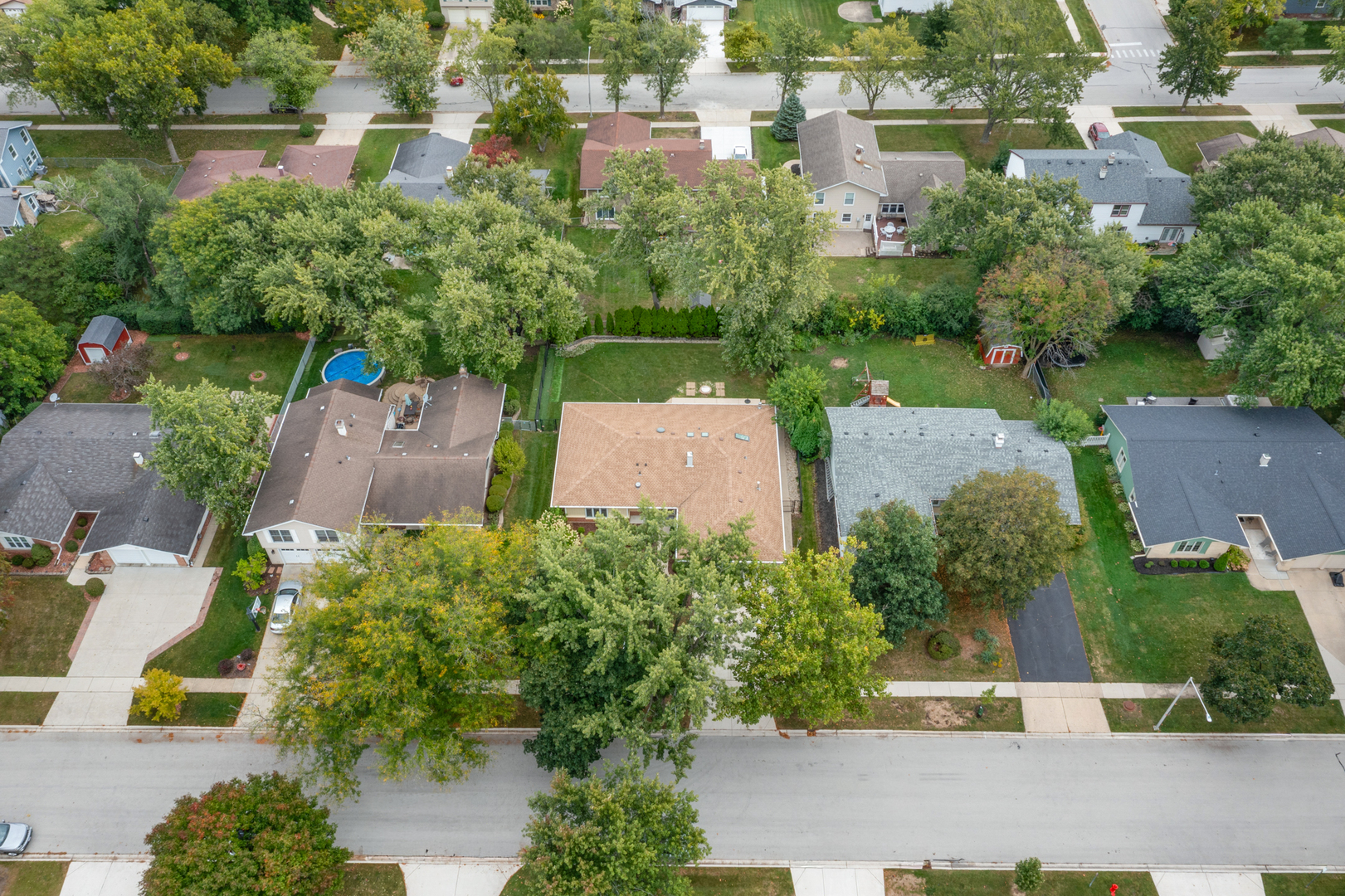 1505 Chartwell Road Hoffman Estates, IL 60169 - Photo 32 of 38 an aerial view of multiple houses with yard