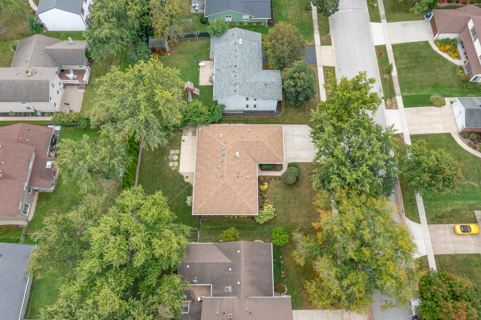 1505 Chartwell Road Hoffman Estates, IL 60169 - Photo 33 of 38 an aerial view of a house