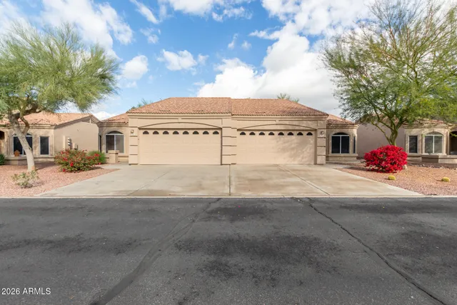 $319,000 | 2101 South Yellow Wood, Unit 19, Mesa, AZ 85209