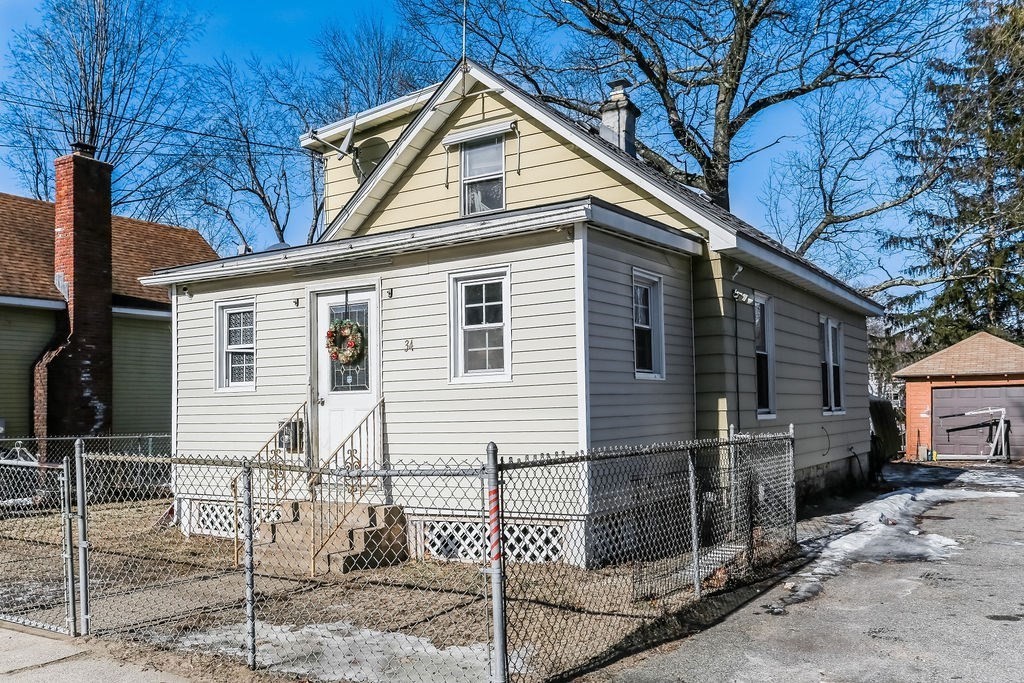 34 Ina Street Springfield, MA 01109 - Photo 1 of 27