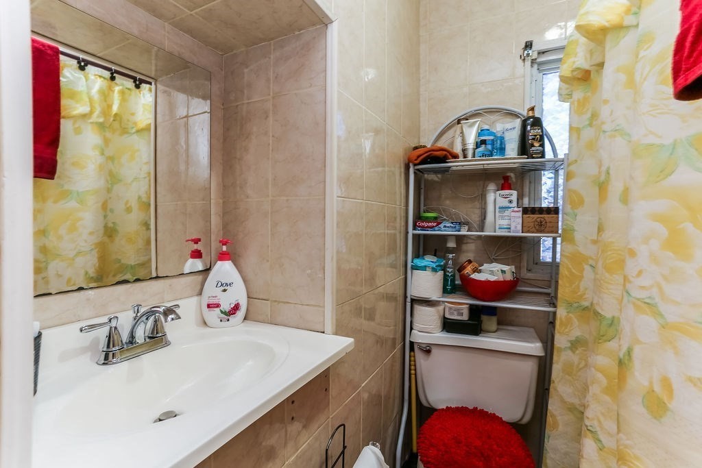 34 Ina Street Springfield, MA 01109 - Photo 14 of 27