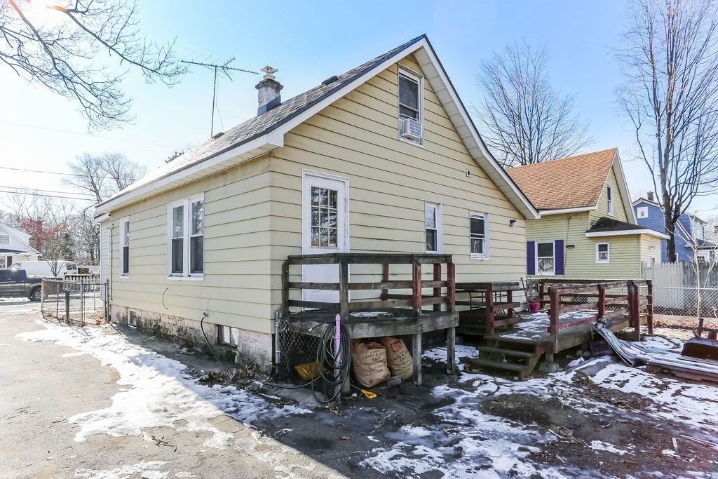 34 Ina Street Springfield, MA 01109 - Photo 3 of 27