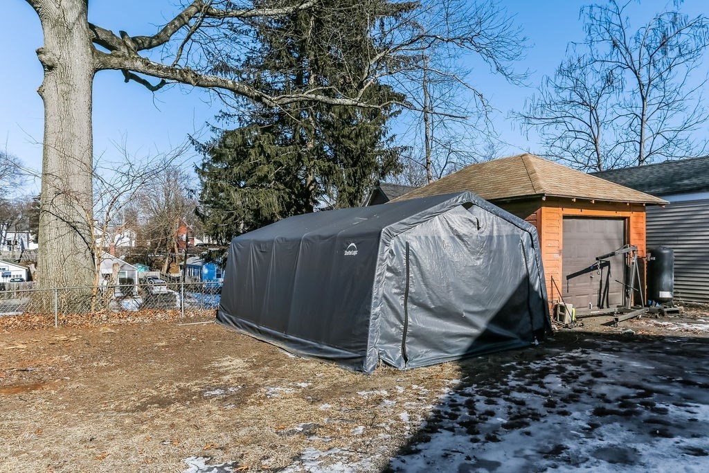 34 Ina Street Springfield, MA 01109 - Photo 4 of 27