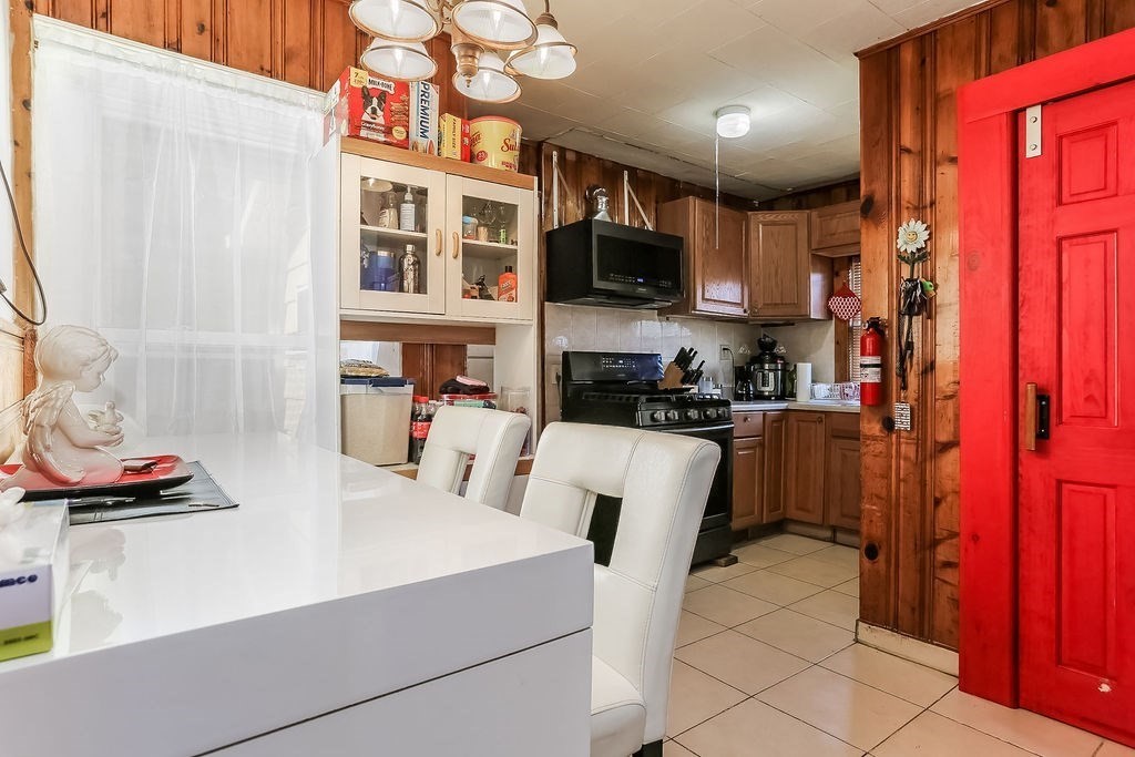 34 Ina Street Springfield, MA 01109 - Photo 8 of 27