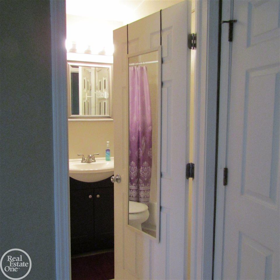 47446 Card Macomb, MI 48044 - Photo 8 of 25 Access from Master