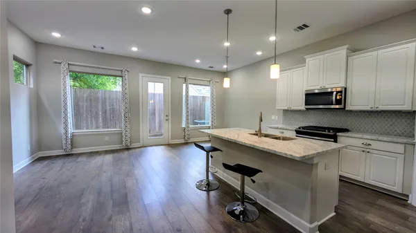 $2,250 | 5116 Pine Reach Drive, Houston, TX 77018