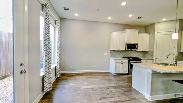 $2,250 | 5116 Pine Reach Drive, Houston, TX 77018