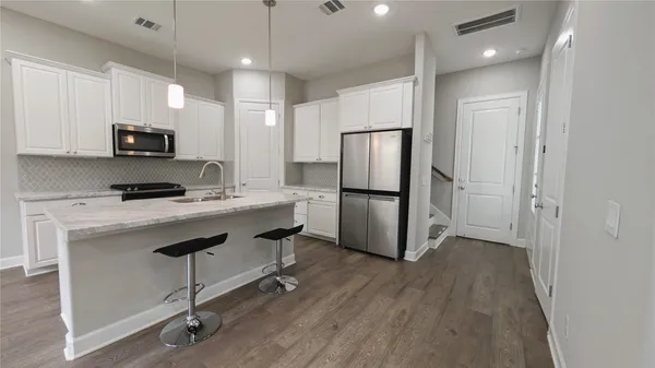 $2,250 | 5116 Pine Reach Drive, Houston, TX 77018