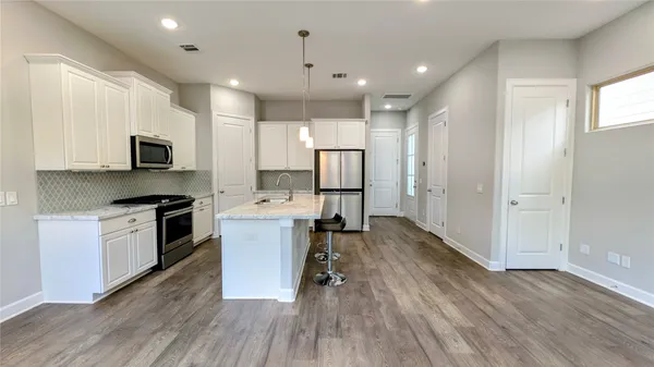 $2,250 | 5116 Pine Reach Drive, Houston, TX 77018