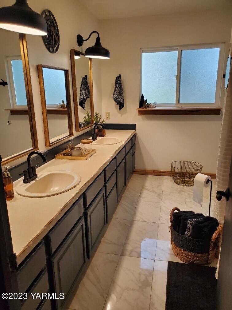 471 Beane Road Moxee, WA 98936 - Photo 8 of 18 Bathroom