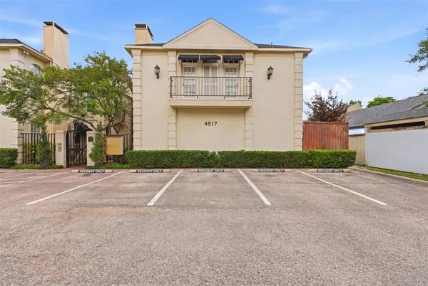 $2,850 | 4517 Holland Avenue, Unit 109, Dallas, TX 75219