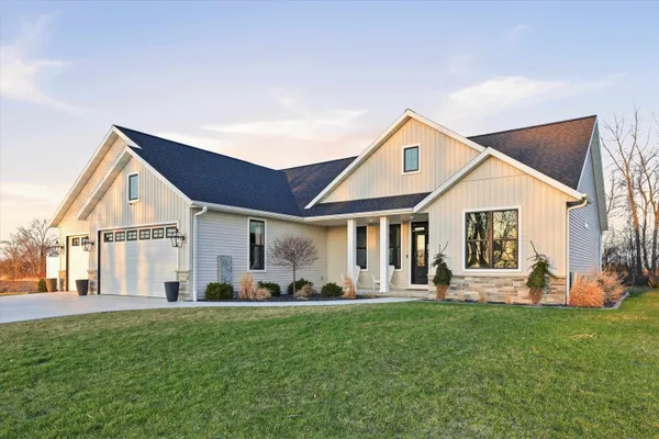 $590,000 | N1200 Forsyth Parkway, Greenville, WI 54942