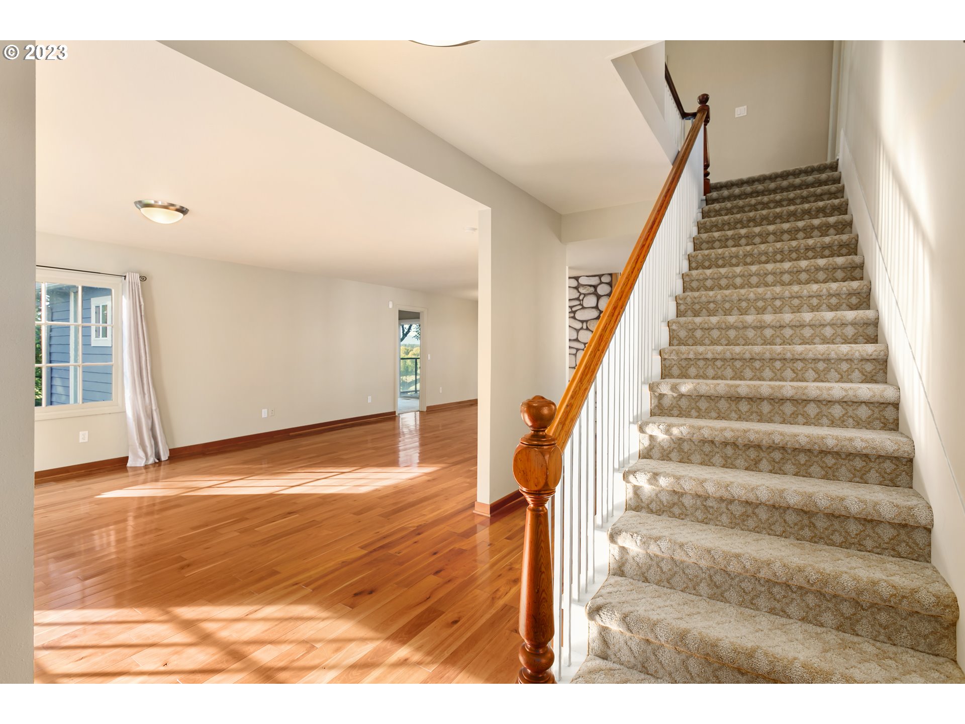 125 South Main Avenue Ridgefield, WA 98642 - Photo 17 of 35 a view of an entryway with wooden floor