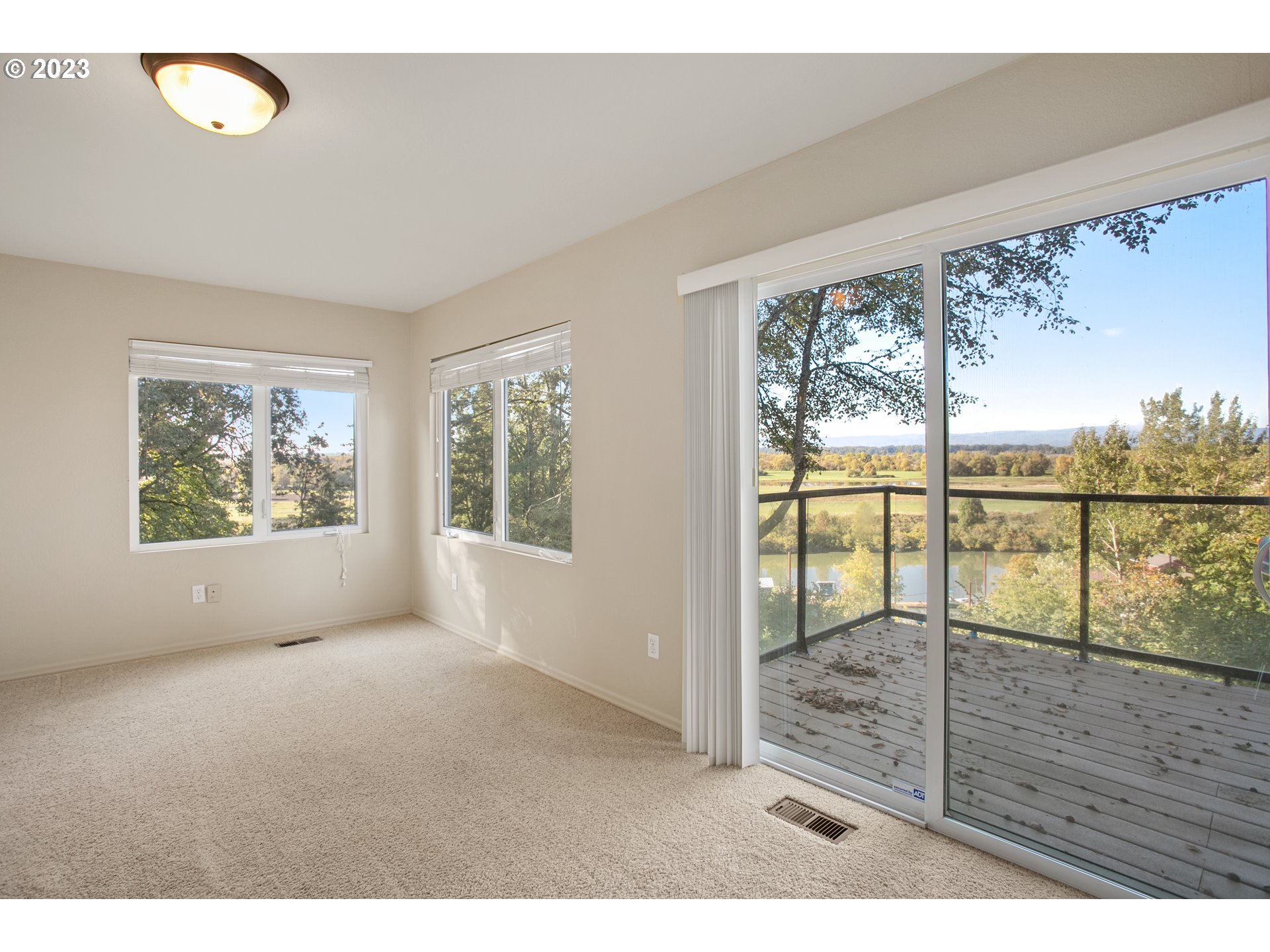 125 South Main Avenue Ridgefield, WA 98642 - Photo 18 of 35 a view of outdoor space and balcony