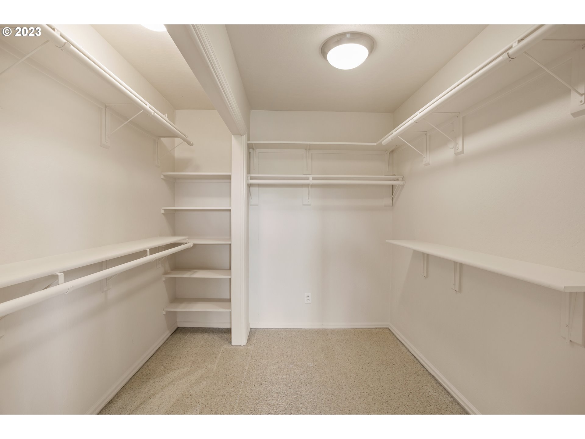 125 South Main Avenue Ridgefield, WA 98642 - Photo 21 of 35 a view of an empty walk in closet