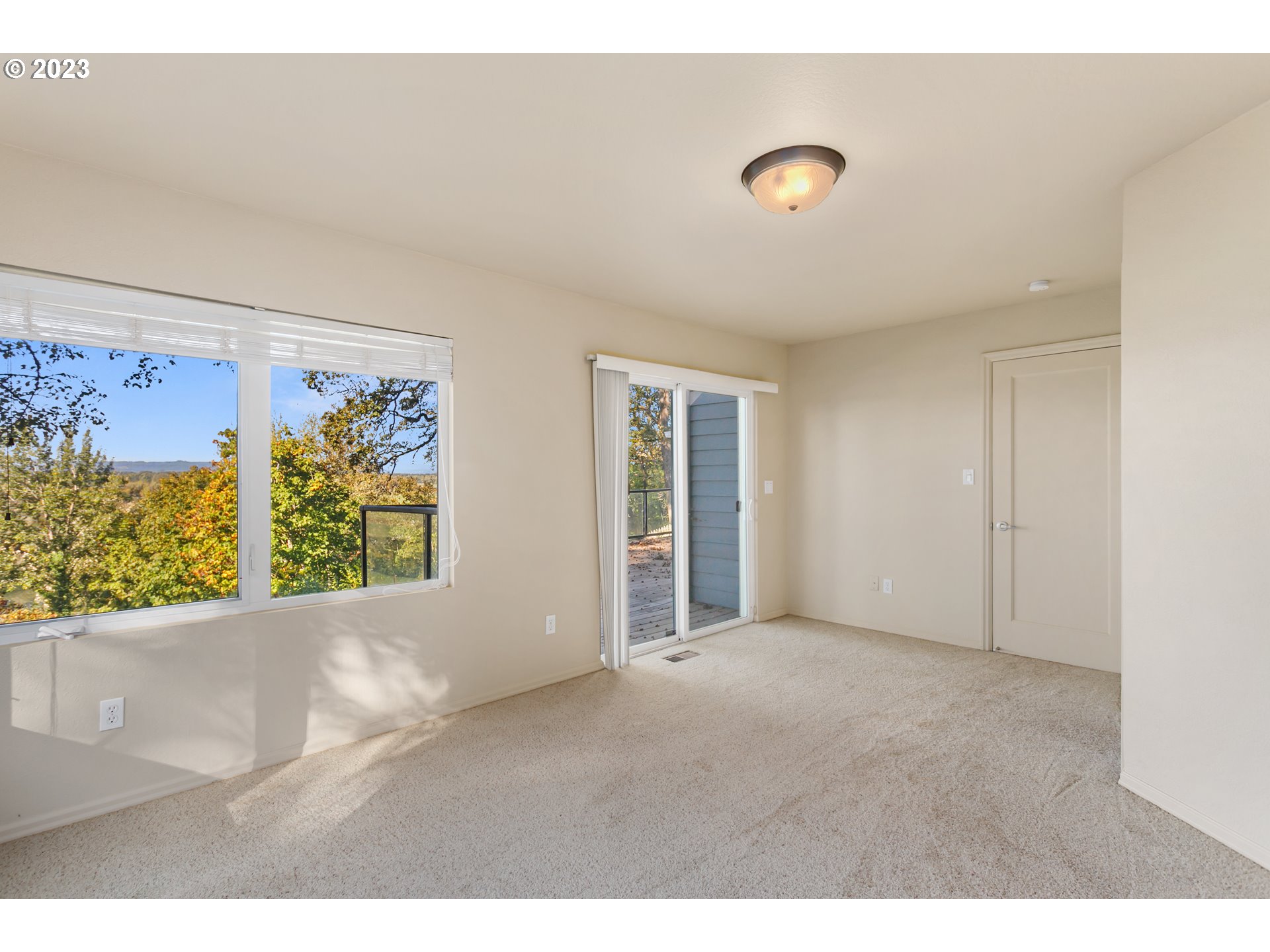 125 South Main Avenue Ridgefield, WA 98642 - Photo 22 of 35 a view of an empty room with a window