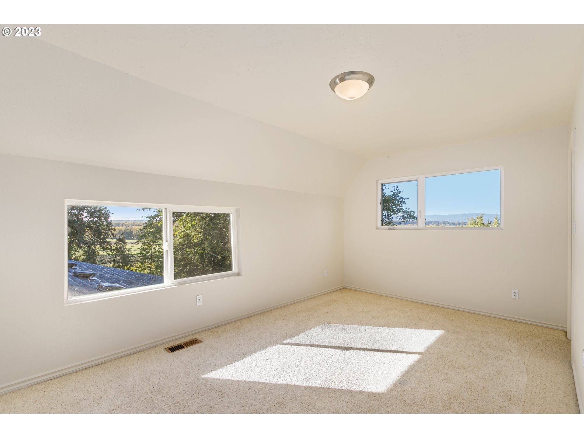 125 South Main Avenue Ridgefield, WA 98642 - Photo 26 of 35 a view of an empty room with a window