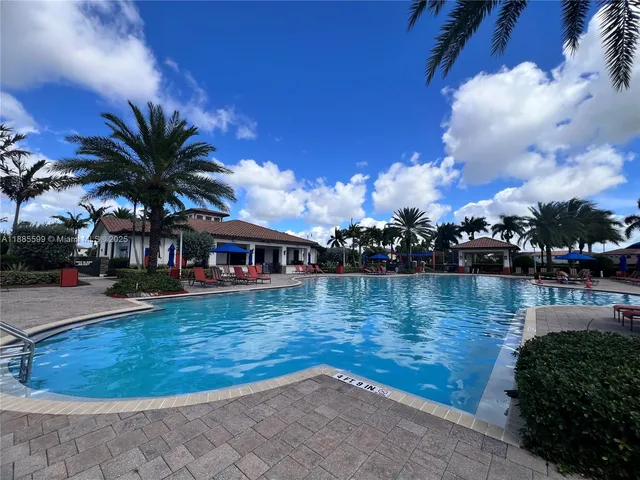 a view of a fountain in front of house