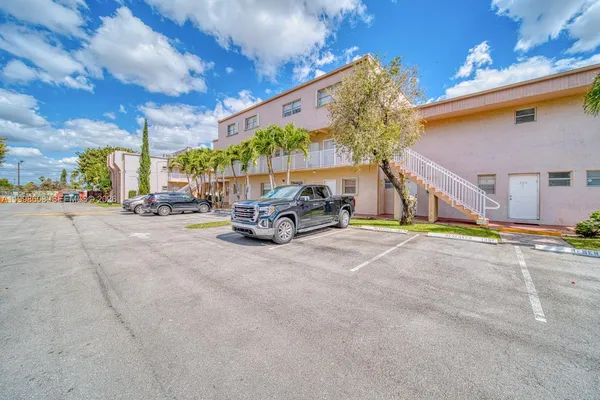 $2,300 | 840 Southwest 105th Avenue, Unit 318, Miami, FL 33174