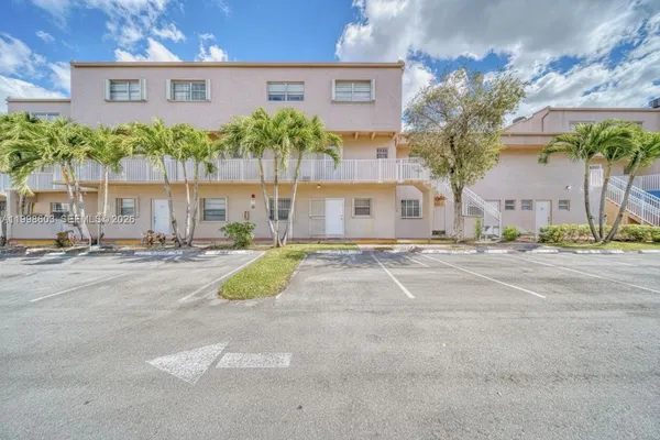 $2,300 | 840 Southwest 105th Avenue, Unit 318, Miami, FL 33174