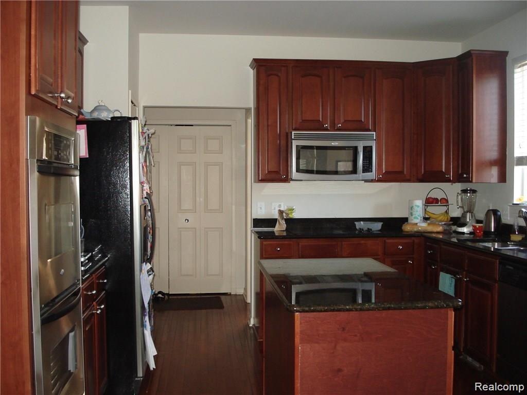 3477 Everett Drive Rochester, MI 48307 - Photo 3 of 13