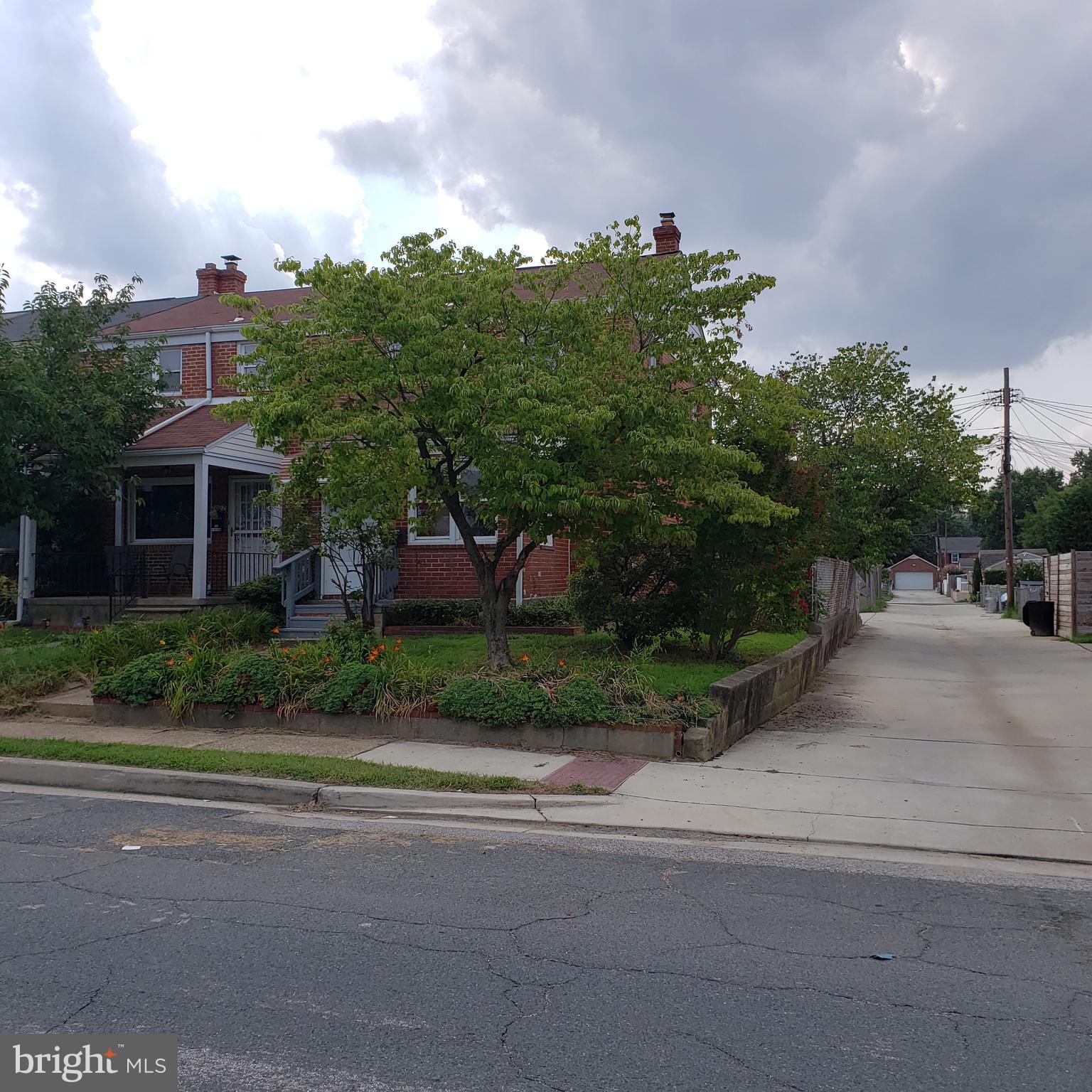2000 Ormand Road Baltimore, MD 21222 - Photo 8 of 49 Corner lot with side yard.