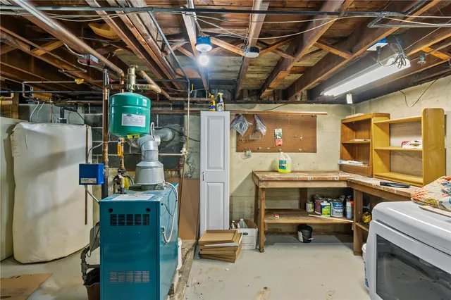 $975,000 | 59 Ferry Lane, Barrington, RI 02806