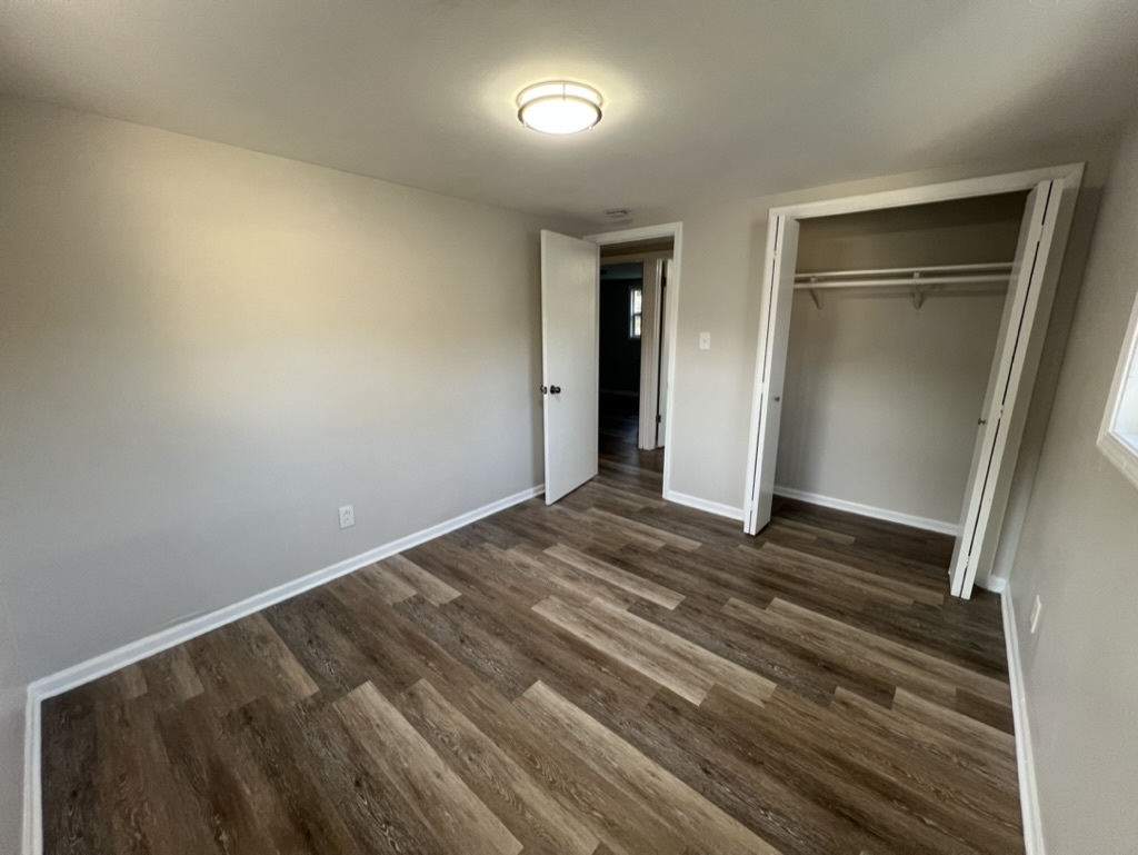 26835 South Linden Lane Crete, IL 60417 - Photo 17 of 31 a view of a room with wooden floor and a window