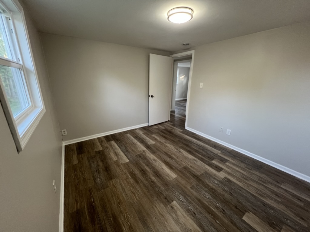 26835 South Linden Lane Crete, IL 60417 - Photo 23 of 31 an empty room with windows