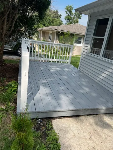 a front view of house with yard