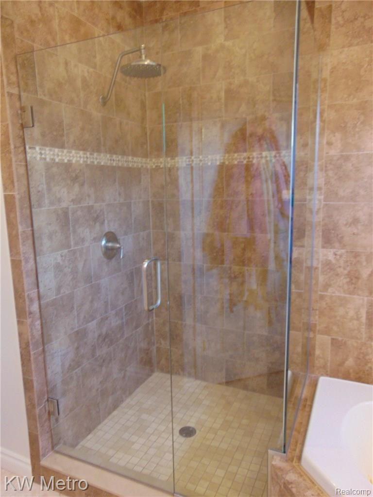 8043 Starville Road Algonac, MI 48001 - Photo 24 of 36 Seamless Euro doors in step in shower