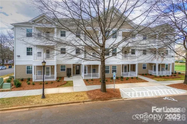$1,250 | 17905 Delmas Drive, Unit 203, Cornelius, NC 28031